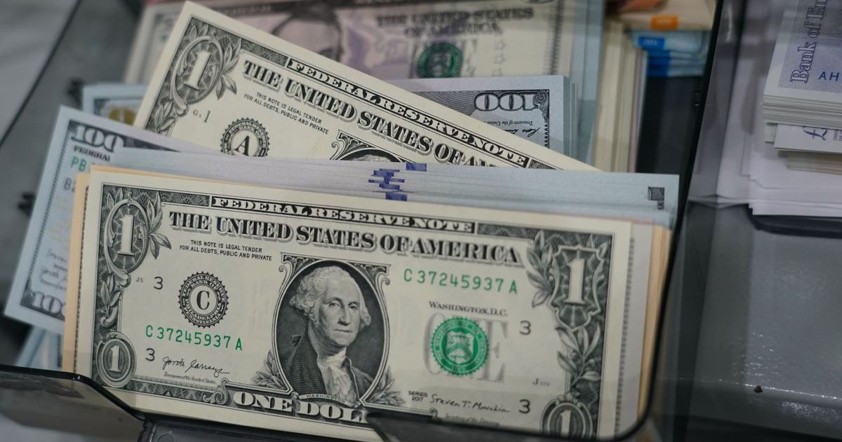 Dollari kontrollon naften, kursi i kembimit leviz cmimet ne Shqiperi